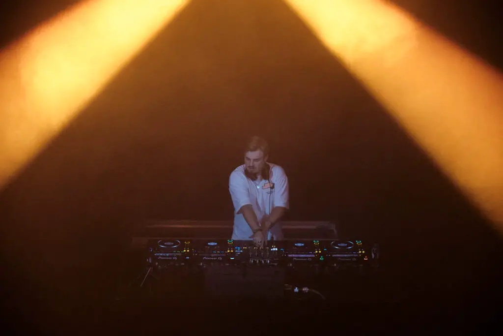 Xavi del Mundo’s Energetic Debut: Watch Me (Do My Thing) Set to Ignite Dance Floors Worldwide