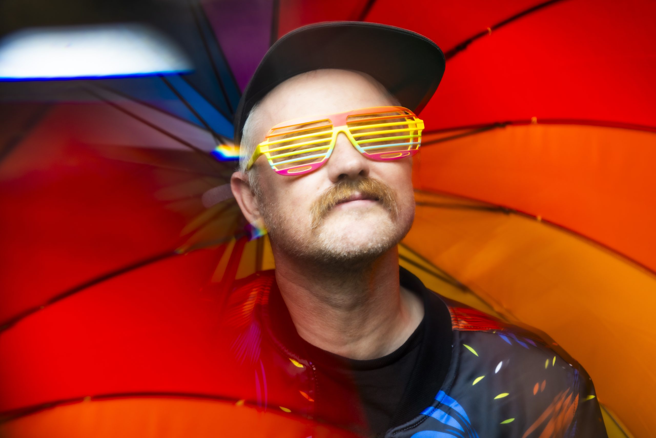Gouldian Finch shares eccentric, powerful electronica remix album “Hatch”