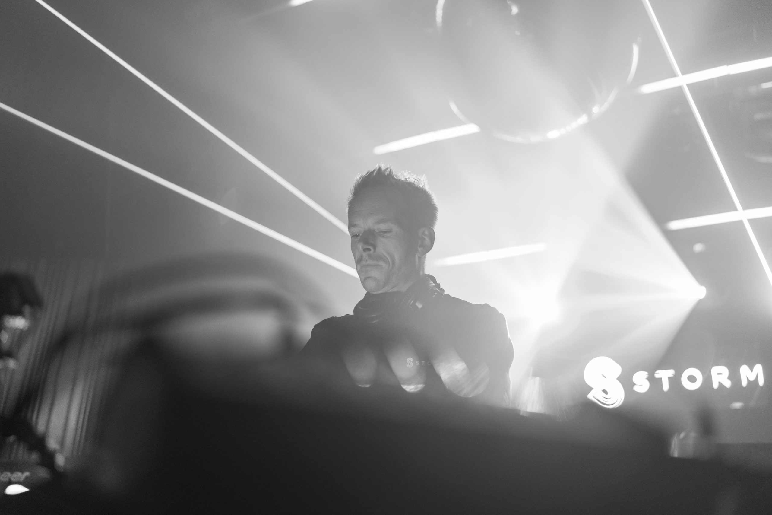 Born In The 80’s – Exclusive Interview with Ian Storm on Capturing the Magic of an Era