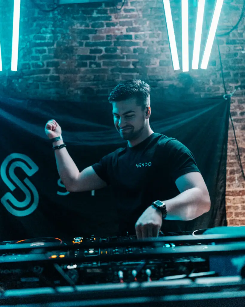 Siëndo’s Upcoming Single: A Modern Spin on ’90s Eurodance, Dropping November 17